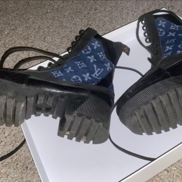 Louis Vuitton - Picture 3 of 3